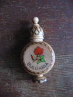 Отдается в дар Деревянная коробочка от розового масла из Болгарии.