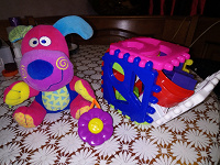 Отдается в дар игрушка-сортер и игрушка-подвес для малыша