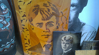 Отдается в дар Портреты Сергея Есенина один на дереве второй как в советские времена у многих на стенах висел