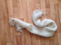 Отдается в дар Блестящий белый шарф