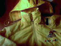 Отдается в дар Куртка желтая с Томом
