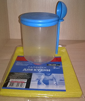 Отдается в дар Емкость для сыпучих продуктов с ложкой.