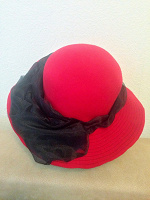 Отдается в дар Эффектная красная шляпа. HandMade