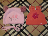 Отдается в дар шапочки для девочки (2-4 года)