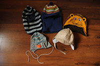Отдается в дар осенние и зимние шапки на мальчика (4-7 лет)