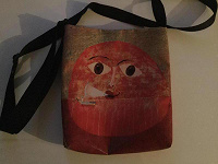 Отдается в дар Оригинальная сумочка кроссбоди с детским рисунком