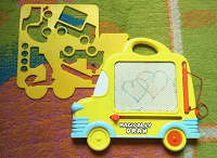 Отдается в дар игрушка для рисования и трафарет для ребенка 2-3 лет