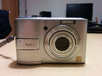 Отдается в дар Panasonic Lumix + 2 SD-карты по 8 Гб