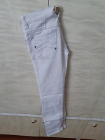 Отдается в дар Классные белые джинсы 40-42 на лето