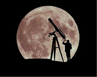 Отдается в дар Дарю Луну в телескоп! (Москва)