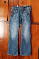 Отдается в дар Тонкие джинсы, 42-44 размер