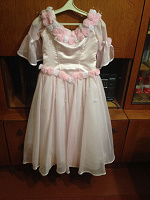 Отдается в дар Нарядное платье на девочку лет 8-9.