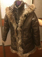 Отдается в дар Зимняя женская куртка с мехом 42 размер