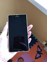 Отдается в дар Смартфон Sony Xperia Z1 (разбит экран)