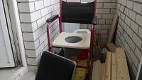 Отдается в дар кресло-туалет для инвалидов или пожилых на колесах