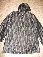 Отдается в дар Куртка-ветровка большого размера, с капюшоном.