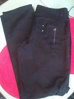 Отдается в дар Брюки-джинсы чёрные 34р-р/рост 175-180 новые, с нюансом