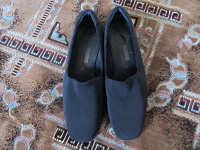 Отдается в дар Чёрные туфли на широкую ногу, текстиль 38 размера