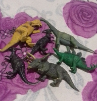 Отдается в дар Фигурки динозавров.