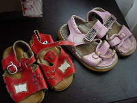 Отдается в дар Обувь для девочки, примерно 13-14 см.