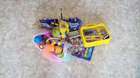 Отдается в дар Кучка игрушек: корабль с пиратами, инструменты, боулинг и всякая мелочевка