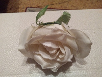 Отдается в дар Заколка-брошь роза белая