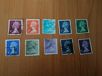 Отдается в дар Серия марок с королевой