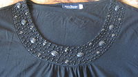 Отдается в дар 2 черные футболки 60-64 размера.