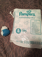 Отдается в дар Вскрытая упаковка Pampers р5 и ночник