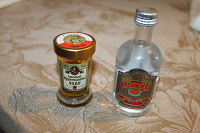 Отдается в дар мини-алкоголические бутылочки)))