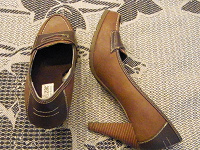 Отдается в дар коричневые женские туфли