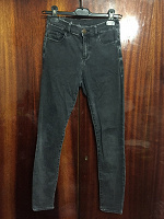 Отдается в дар «Драные» модные джинсы