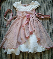 Отдается в дар Красивое платье на 4-5 лет