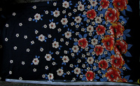 Отдается в дар Отрез ткани — цветы на чёрном фоне СССР (1)