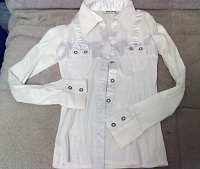 Отдается в дар Рубашки белые с длинным рукавом, 11-12 лет