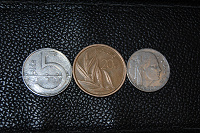 Отдается в дар Три монеты