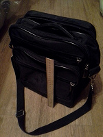 Отдается в дар сумка мужская черного цвета, размер как формат А4 или чуть больше, в хорошем состоянии, Б/у, без повреждений