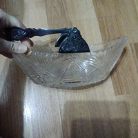 Отдается в дар Глубокая стеклянная посуда-лодочка, которую можно носить