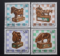 Отдается в дар Монгольские шахматные фигуры. Почтовые марки.
