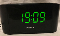 Отдается в дар Будильник с FM-радио Philips