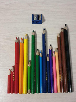 Отдается в дар Цветные карандаши + точилка