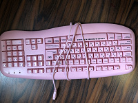 Отдается в дар Розовая клавиатура (новая)