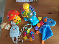 Отдается в дар Слингобусы, сортер и другие игрушки для малыша