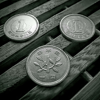 Отдается в дар монетки с иероглифами