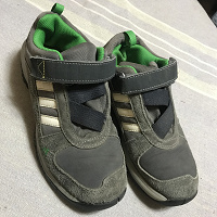Отдается в дар Кроссовки детские Adidas б/у