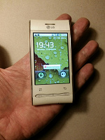 Отдается в дар Старый смартфон LG GT540 (нужен небольшой ремонт)