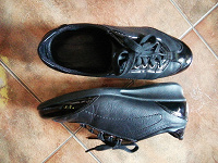 Отдается в дар Ботинки черные 38 размер.