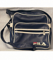 Отдается в дар Сумка fila