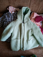 Отдается в дар Для девочки пакетом: пальто + разные вещички