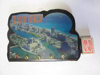Отдается в дар Новая ключница (вешалка для ключей) привезена из курорта Майами бич (США)